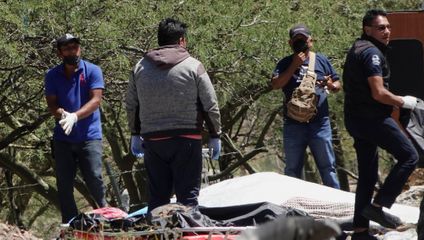 Mexico bus crash leaves 18 US-bound refugees dead